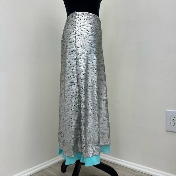 FENDI High-Waisted Midi Skirt With Sequin Embroidery - Argent - Picture 10 of 12